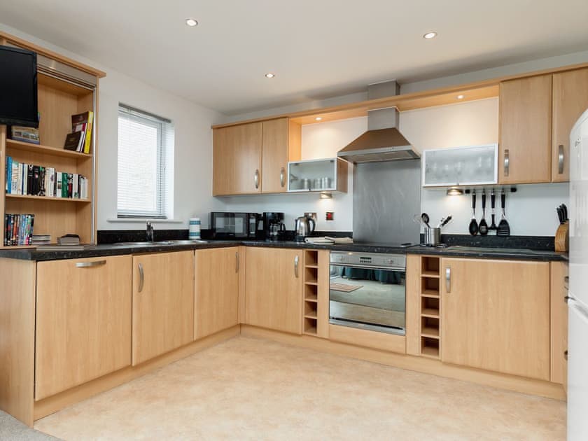 Open plan living/dining room/kitchen | Beachlands, Gogledd