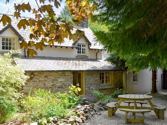 The Nook Ref W41162 In Whitecroft Forest Of Dean