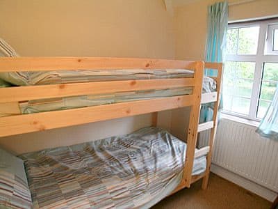 Bunk bedroom | Tyn-y-Graig Cottage, Crynant nr. Neath