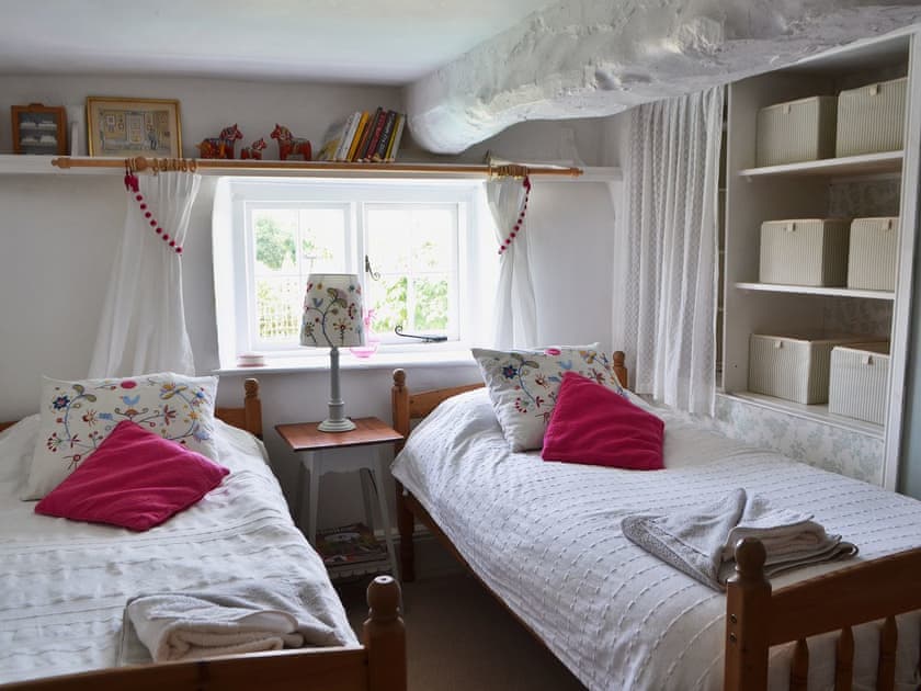 Twin bedroom | Southview Cottage, Wellow, nr. Yarmouth