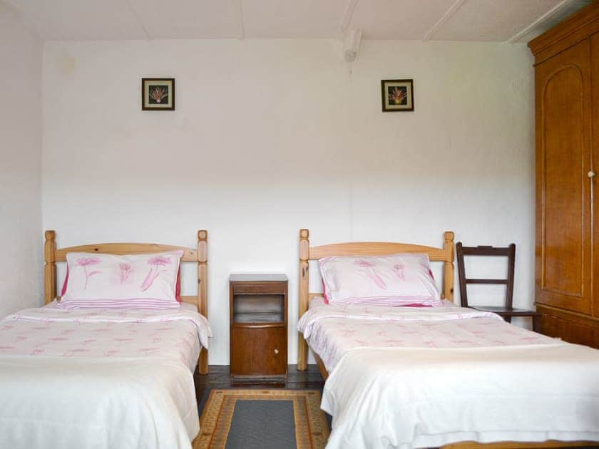 Twin bedroom | Ty-Gwyn, Cynheidre, nr. Llanelli