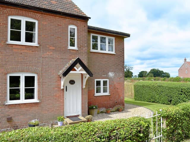 Holly Cottage Ref 23026 In Lyng Near Norwich Norfolk