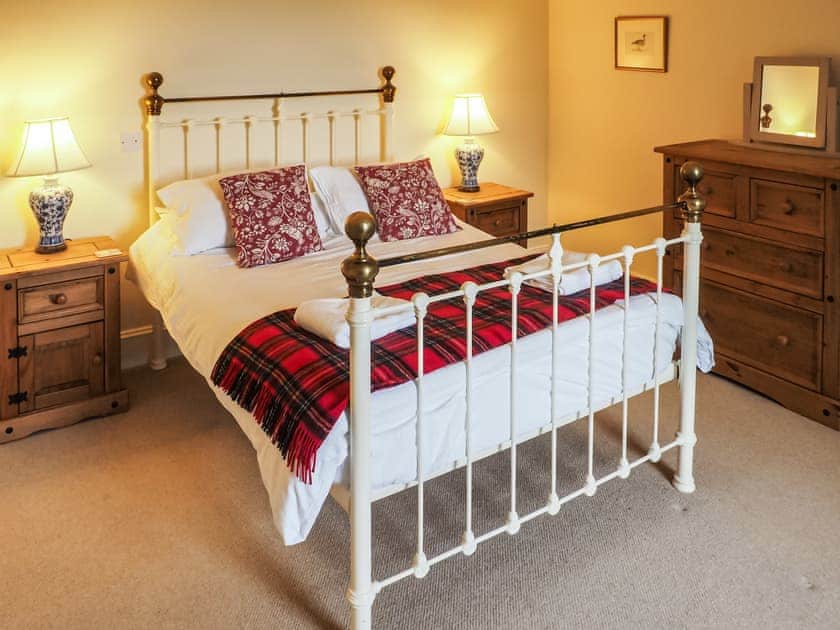 Charming double bedroom | Einich, Newtonmore, near Aviemore