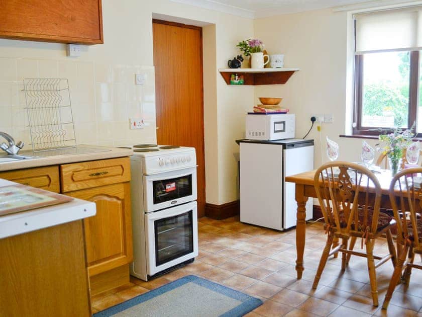 Kitchen/diner | Greenmeadow Bungalow, Llanon, nr. Aberaeron