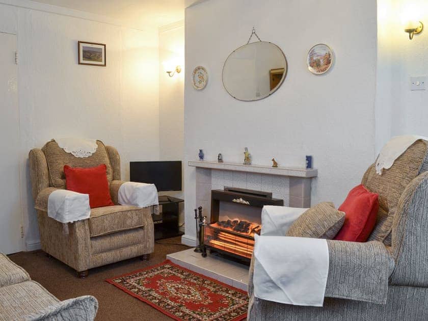Cosy living and dining room  | Tynlone Villa, Swyddffynnon, near Devils Bridge