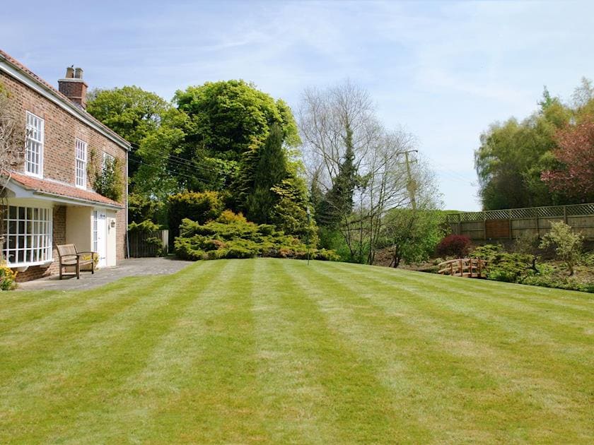 Impressive fa&ccedil;ade and lawned area of mature front garden | Greenlands Farmhouse, Barmby Moor, York