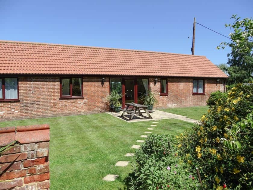 Lovingly renovated detached holiday barn  | Meadow View, Leiston, near Aldeburgh