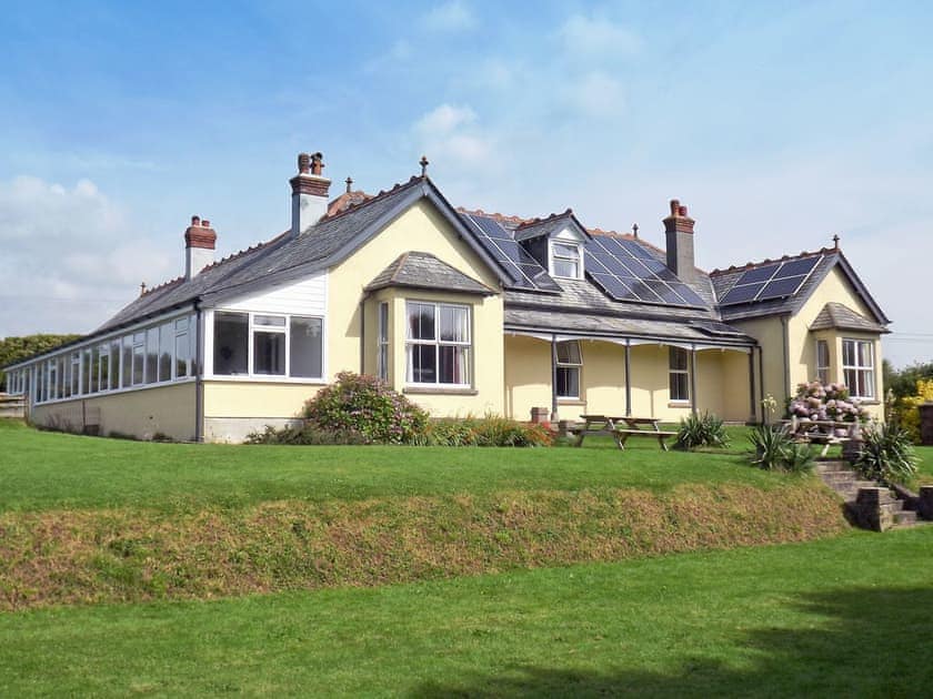 Beautiful and unusual colonial-style property  | Thurlibeer House, Launcells, near Bude