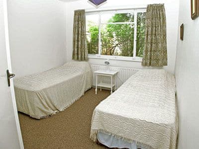 Twin bedroom | Simkin, Wareham