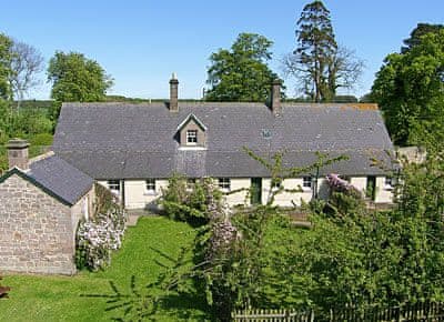 Honeysuckle Cottage Ref 23227 In Embleton Near Alnwick