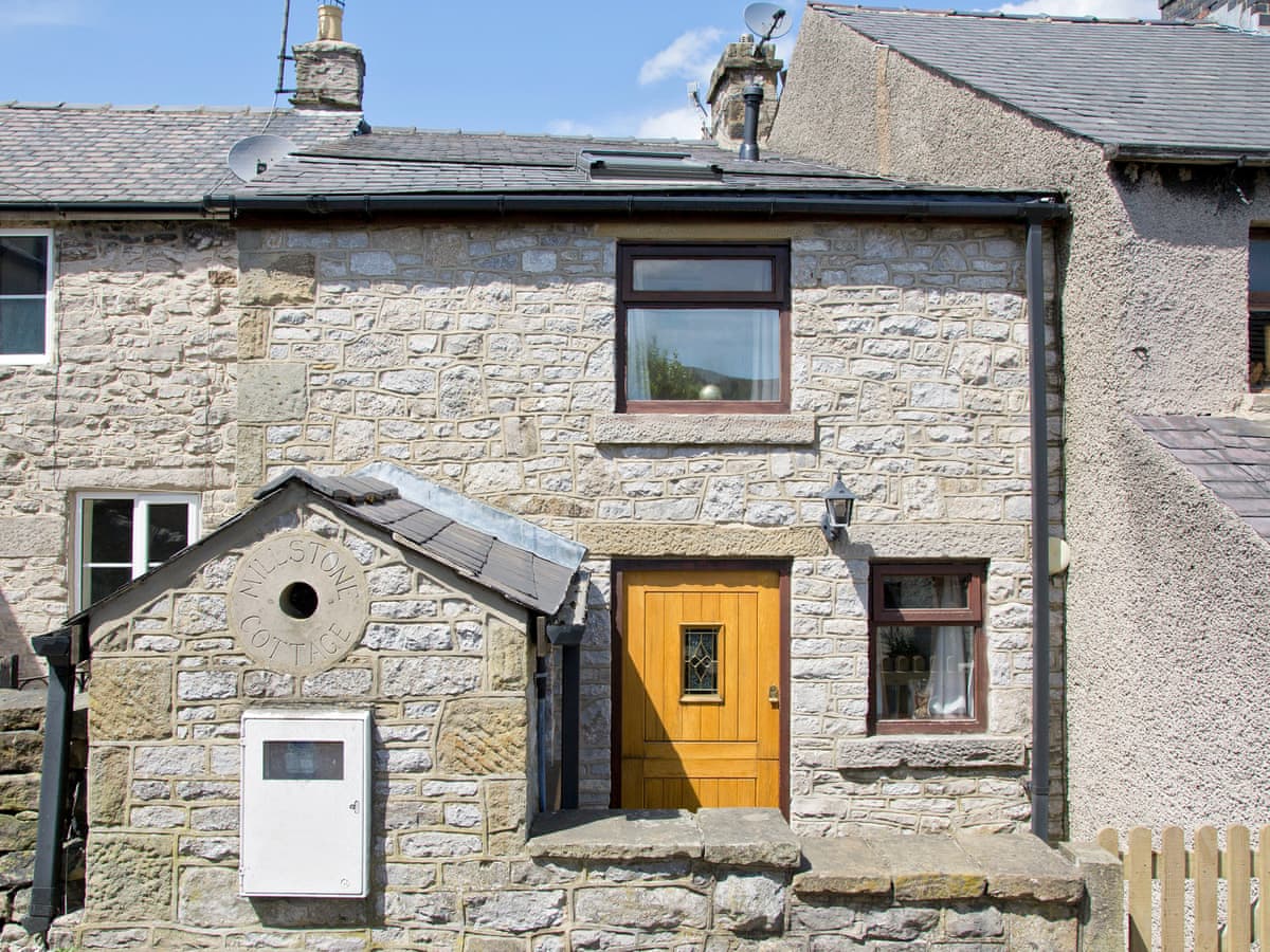 Millstone Cottage near Lose Hill