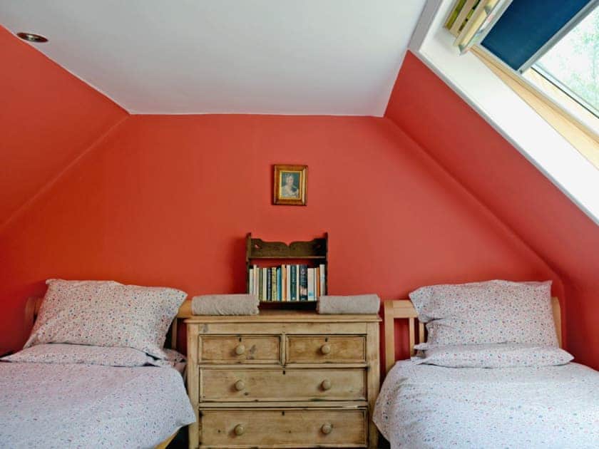 Twin bedroom | Ashburn Cottage, Allt Na Subh, By Dornie