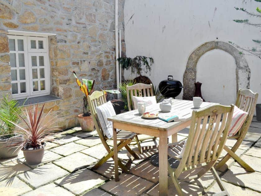 Sitting-out-area | Kitchen Cottage, Mousehole, Penzance