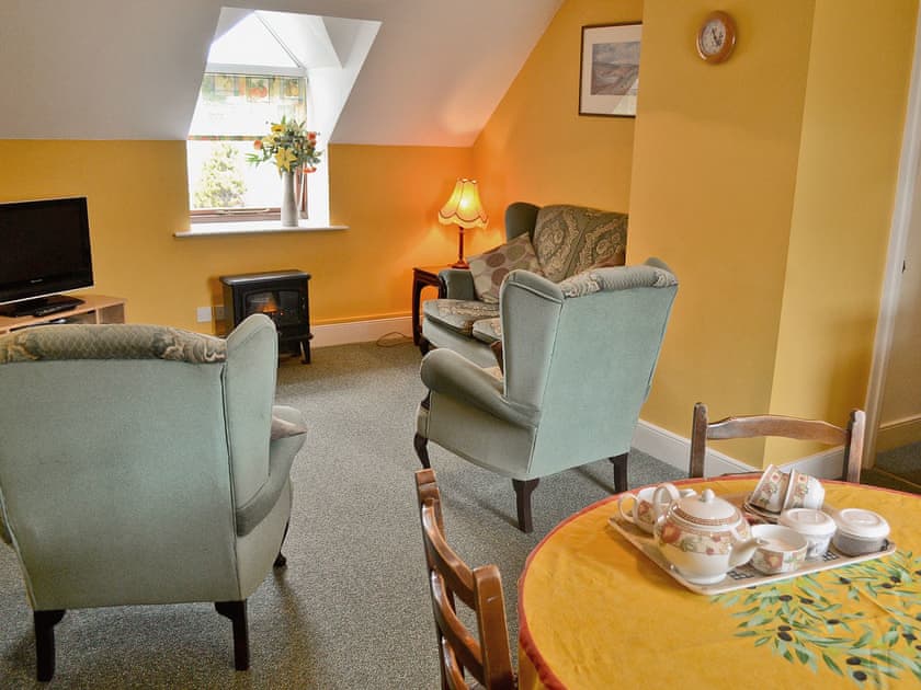 Open plan living/dining room/kitchen | Westonbirt Cottage, Westonbirt, nr. Tetbury