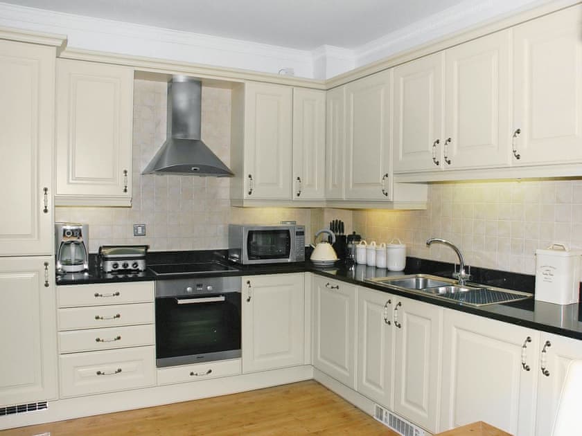 Langland Bay Manor Ref Ovl In Gower Swansea Glamorgan