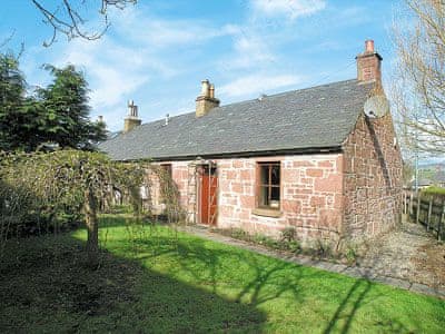 Willow Cottage Ref 24126 In Kirriemuir Angus Cottages Com