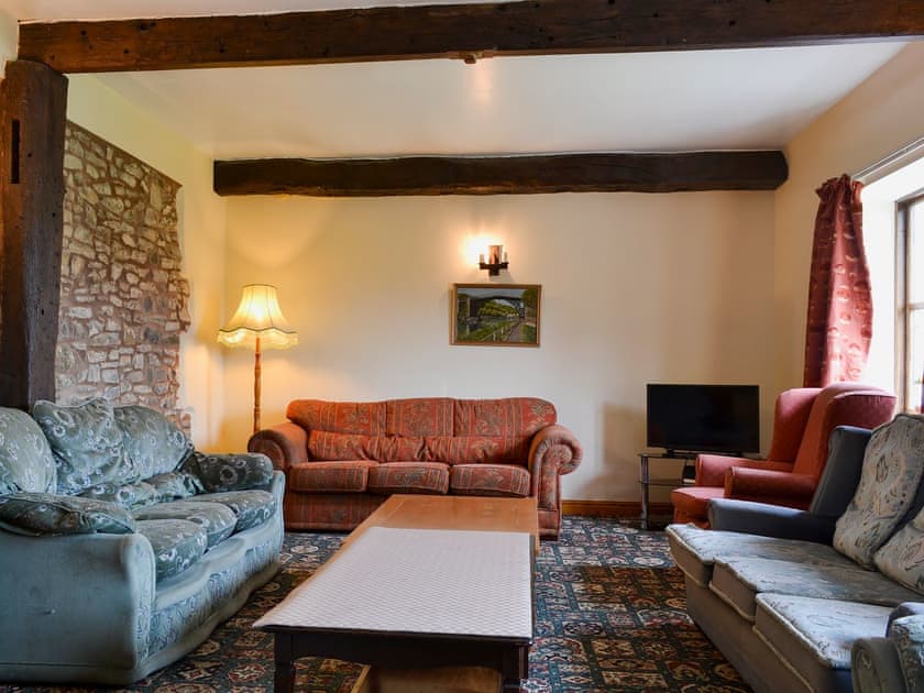 2nd lounge | Halford Big Barn, Craven Arms