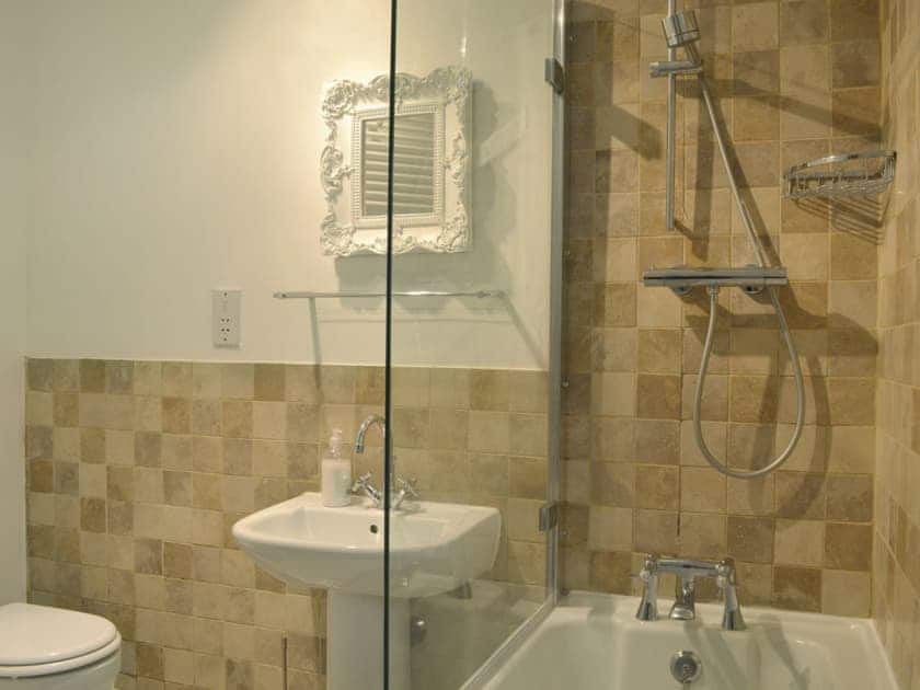Modern style bathroom | Loadpot, Ullswater