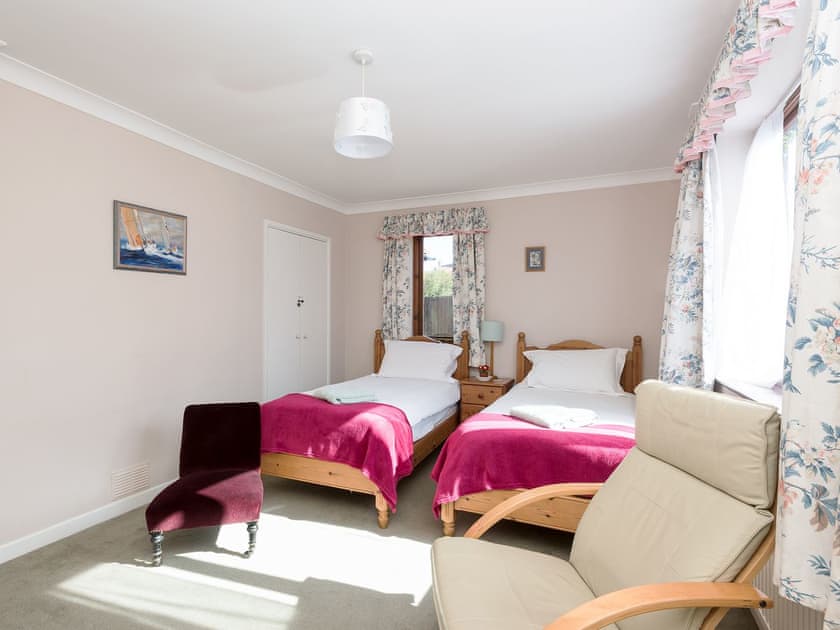 Spacious twin bedroom | Seagulls, Blakeney