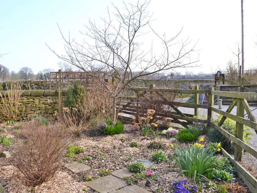 Garden | West End Farm Cottages - Dragonfly Cottage, Brompton by Sawdon