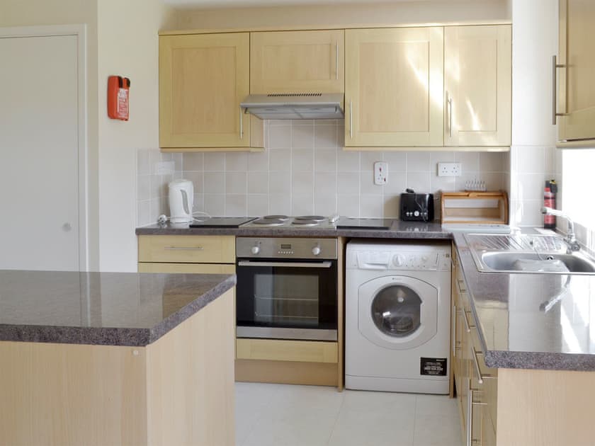 Well-equipped fitted kitchen | Dene Corner, Chillington