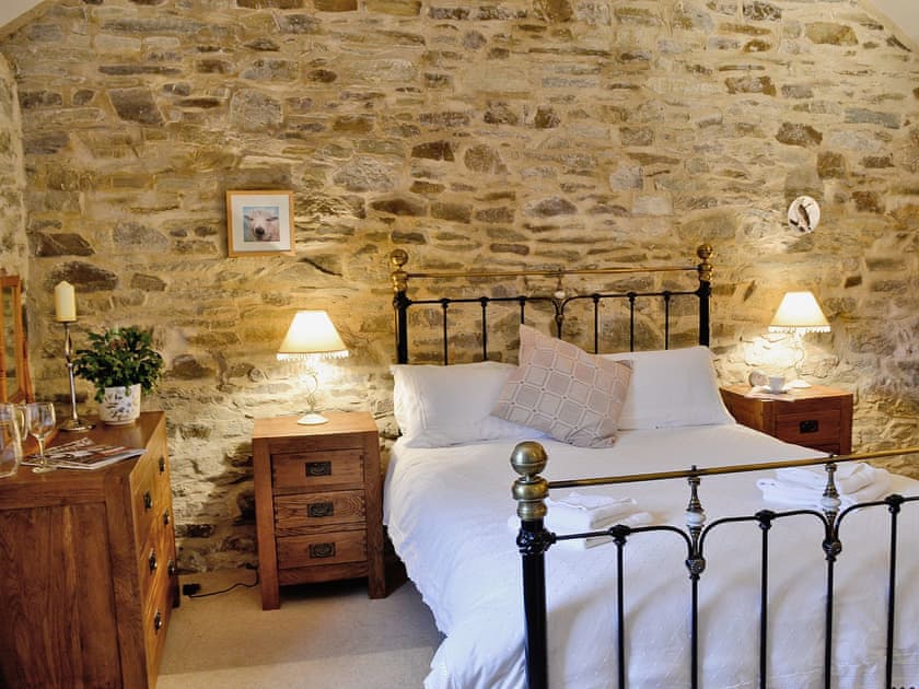 Double bedroom | Pendewey Farm Cottages - Penno Cottage, Bodmin