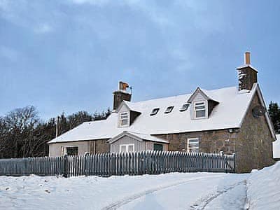 Exterior | Lairg Estate - Reid’s Cottage, Lairg