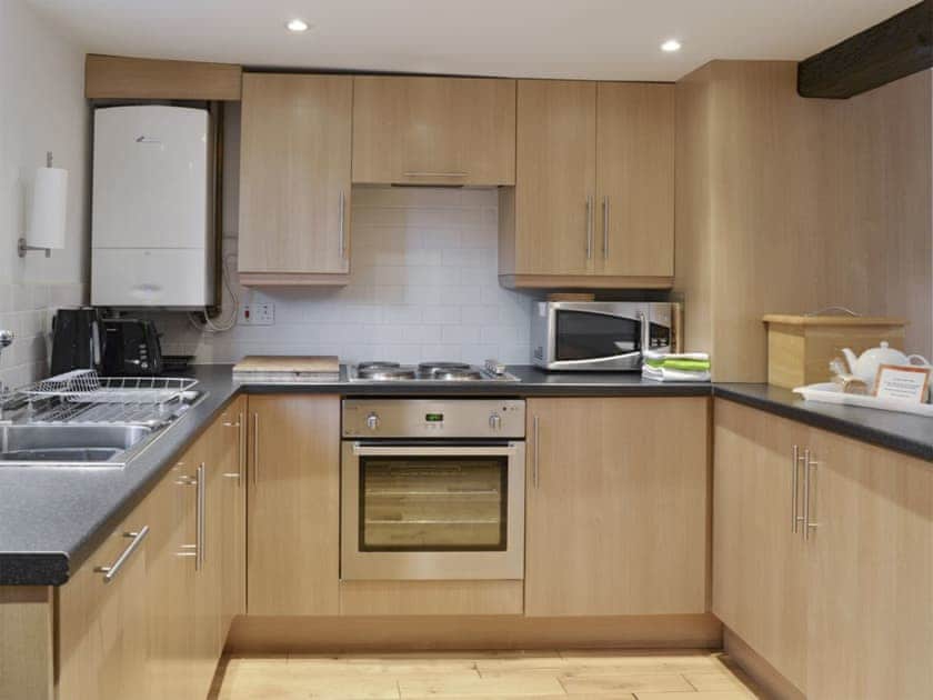 Well-equipped fitted kitchen | Daisy Cottage, Thornton-le-Dale