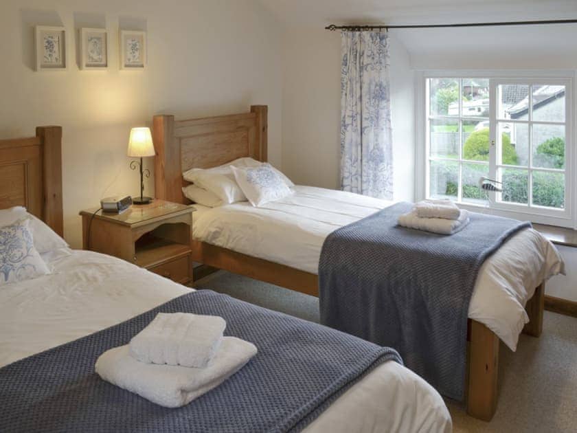 Restful twin bedroom | Daisy Cottage, Thornton-le-Dale