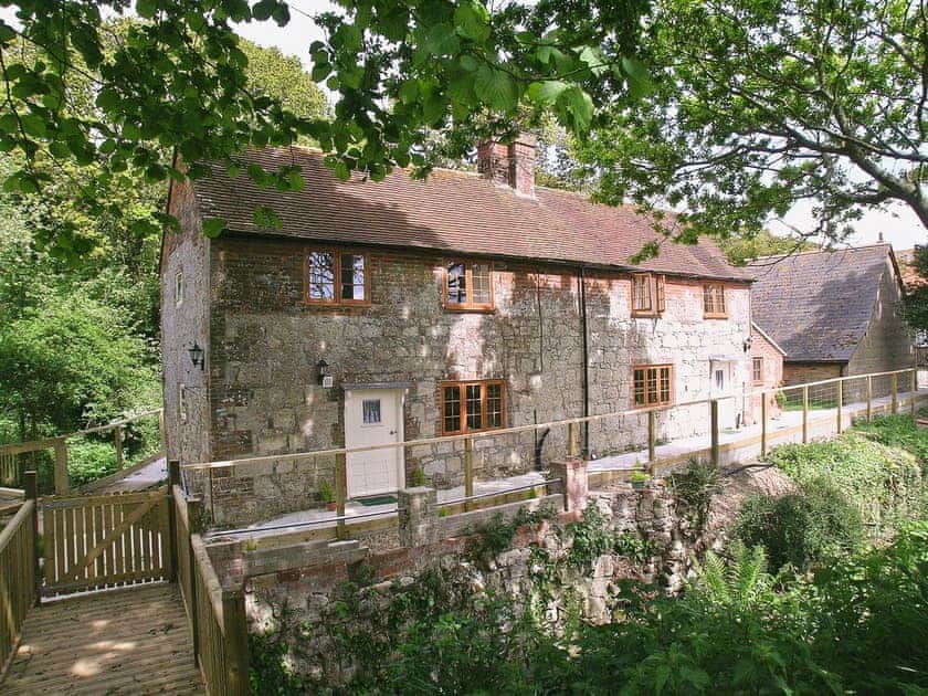 Calbourne Watermill Cottages  - Riverside Mill Cottage