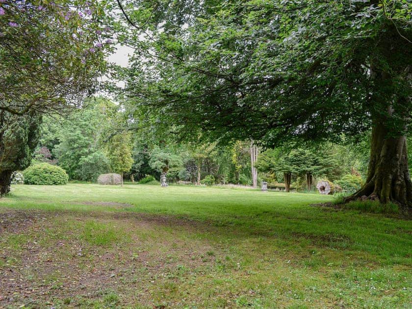 Lush gardens and grounds, ready to explore! | Gilmilnscroft Estate - Gilmilnscroft Gatehouse - Gilminscroft Estate, Sorn, near Ayr