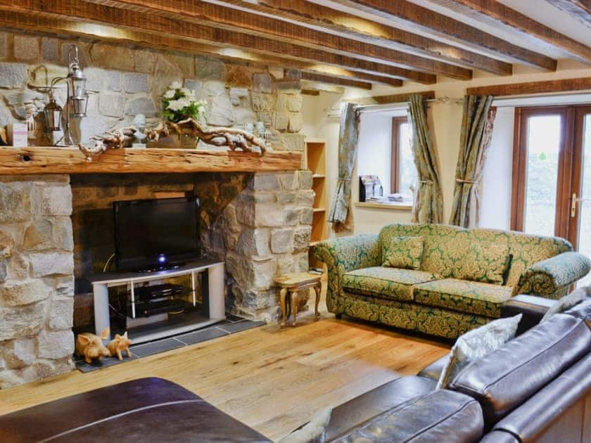 Spacious living room with beams | Kris Kin - Ymwlch Barns, Ymwlch, near Porthmadog