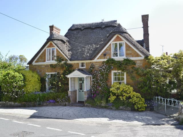 Swiss Cottage Ref Dyf In Chideock Near Bridport Dorset