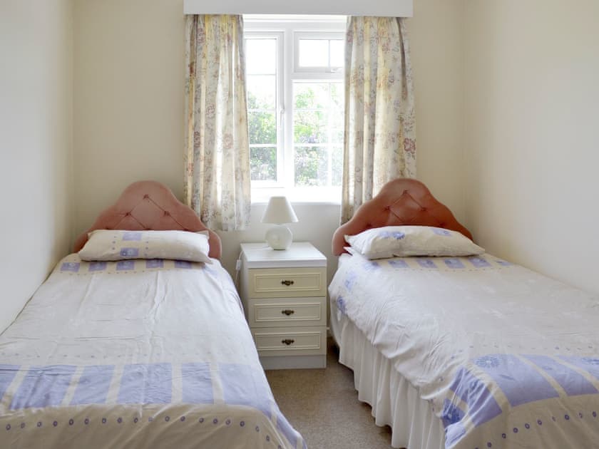 Comfortable twin bedroom | Dene Corner, Chillington