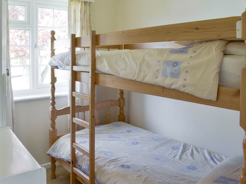 Light and airy bunk bedroom | Dene Corner, Chillington