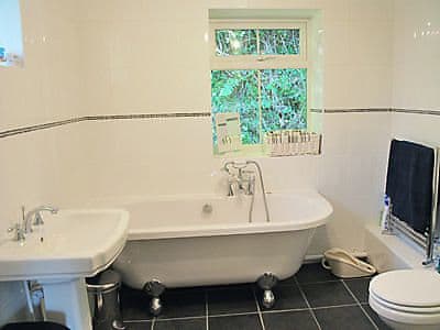 Ivy Cottage Ref W42165 In Ferryside Carmarthenshire