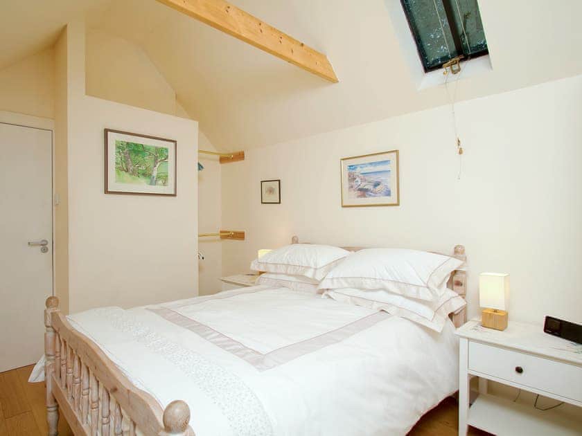Double bedroom | Tullibole Castle Longhouse, Crook of Devon