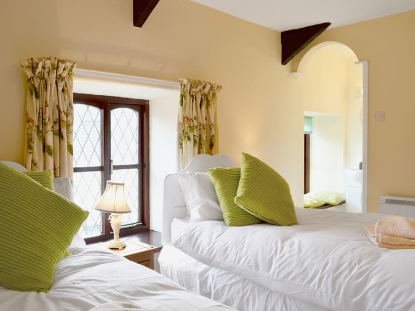 Twin bedroom | Bwthyn, New Quay