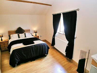 Double bedroom | The Stables, East Tuddenham 