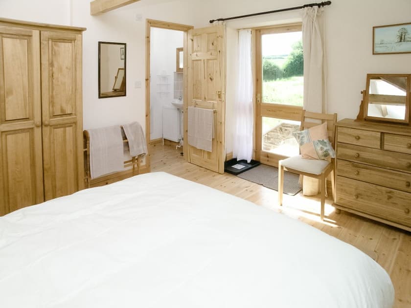 Double bedroom | Pear Tree Cottage, St Mellion, Saltash