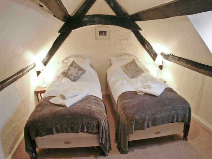 Twin bedroom | Kings House, Beaumaris, Anglesey