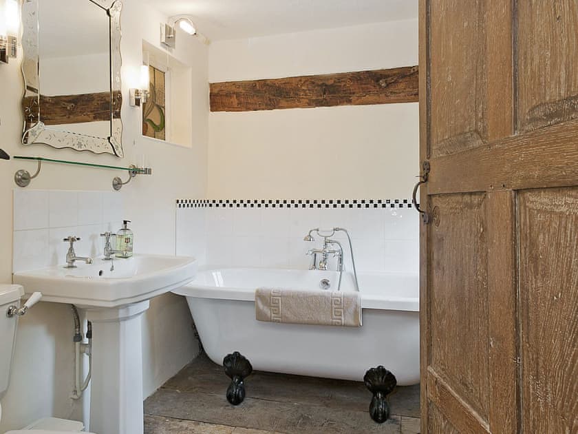 Bathroom | Old Hall Farmhouse, St Nicholas, Harleston