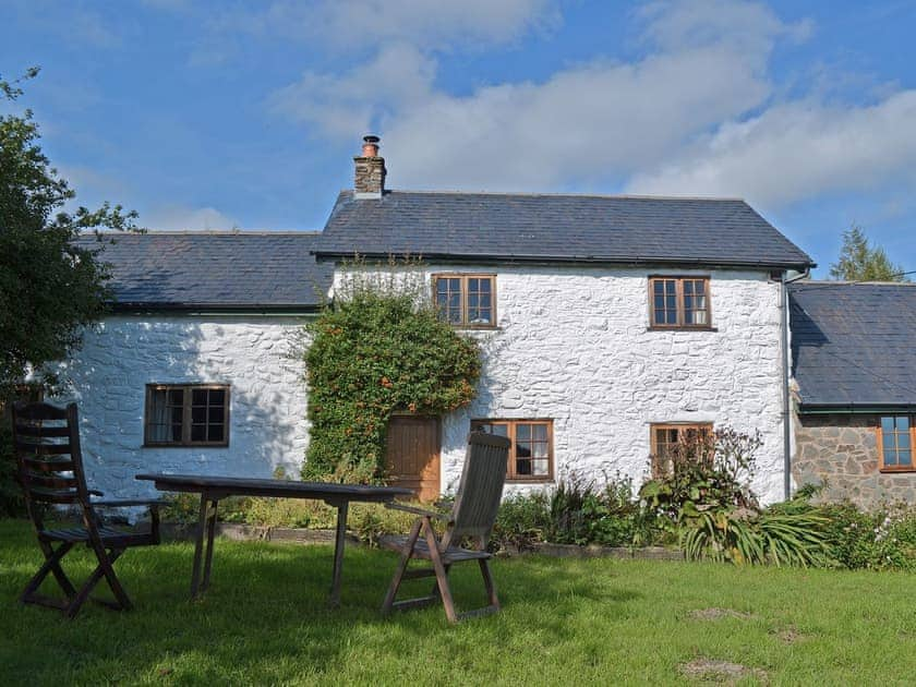 Y Dderwen at Brynglas Farm in Llanfair Caereinion, Powys - Book Online ...