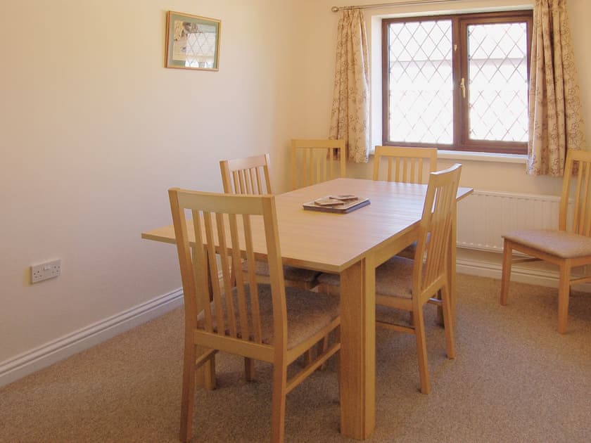 Living room/dining room | Sea Whispers, Padstow