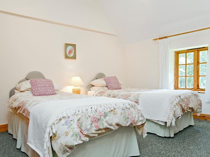 Cosy twin bedroom | Thatch Cottage, Rosudgeon, near Marazion