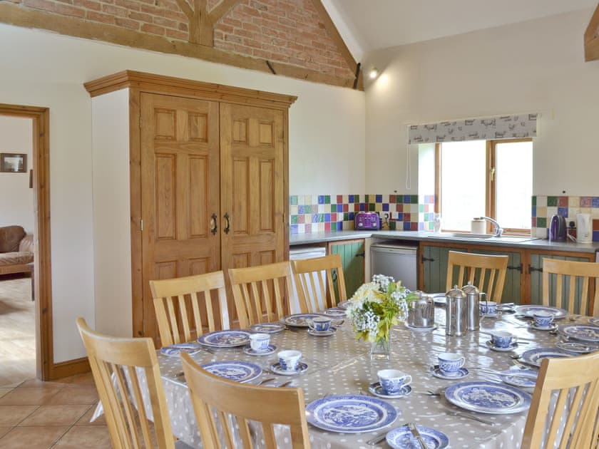 Plenty of dining space in the large kitchen/diner | The Coach House, Somersal Herbert, near Ashbourne