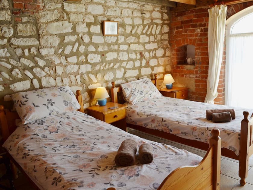 Twin bedroom | Beacon Farm - Guillemot Cottage, Flamborough