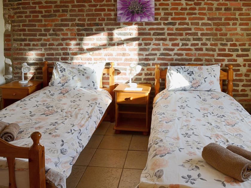 Twin bedroom | Beacon Farm - Guillemot Cottage, Flamborough