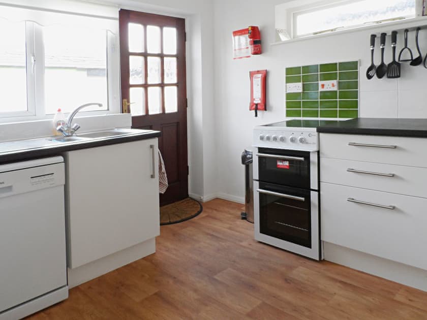 Kitchen | Shoreline Cottage, Sandown