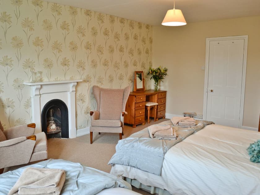 Triple bedroom | Twelve Oaks Holiday Cottages - Twelve Oaks Farmhouse, Teigngrace, nr. Newton Abbot